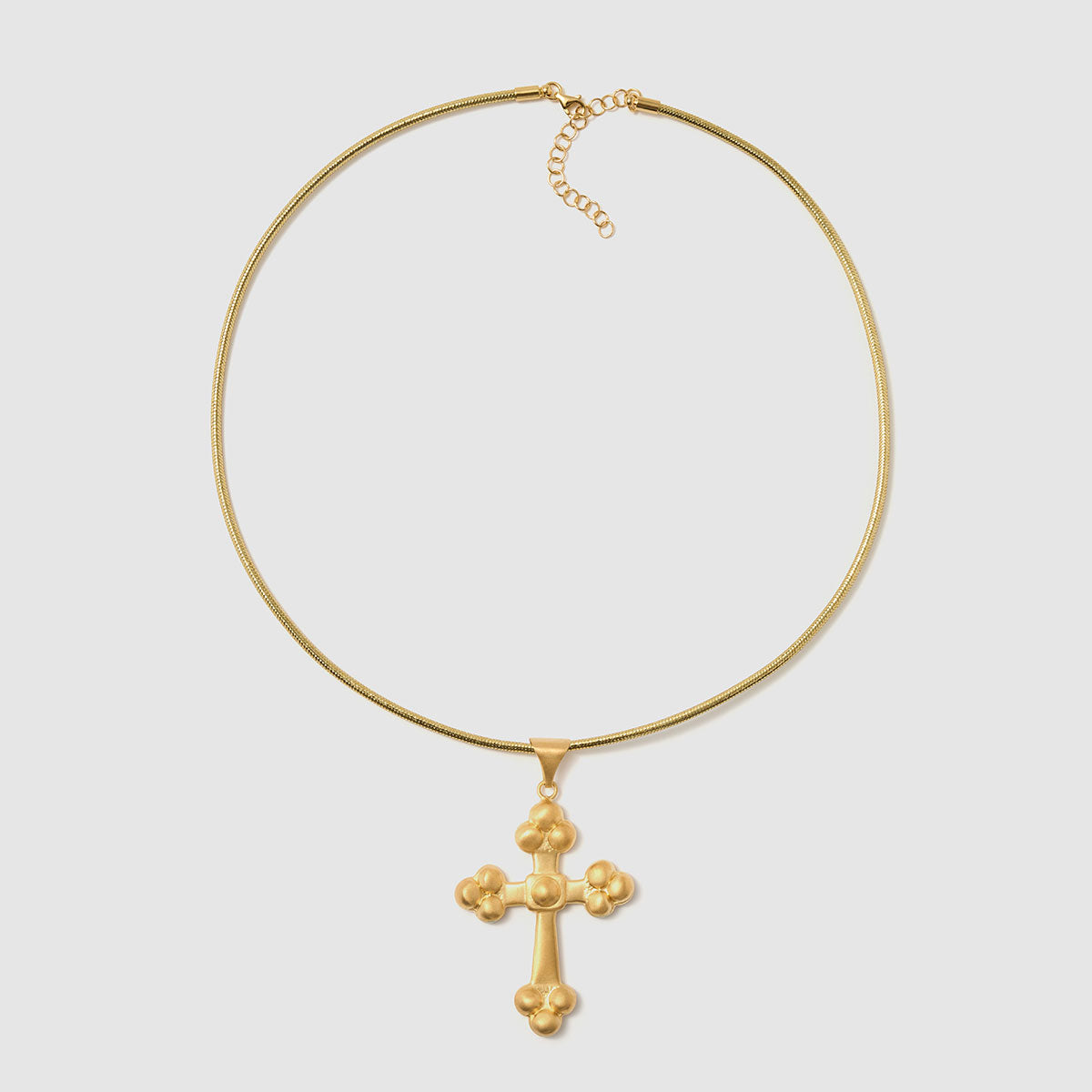 Crossroads of Time, Un pandantiv cu cruce din bronz, care întruchipează frumos spiritualitatea și stilul, ideal pentru a fi purtat alături de alte bijuterii.
Disponibil în nuanțe de negru, auriu și argintiu.