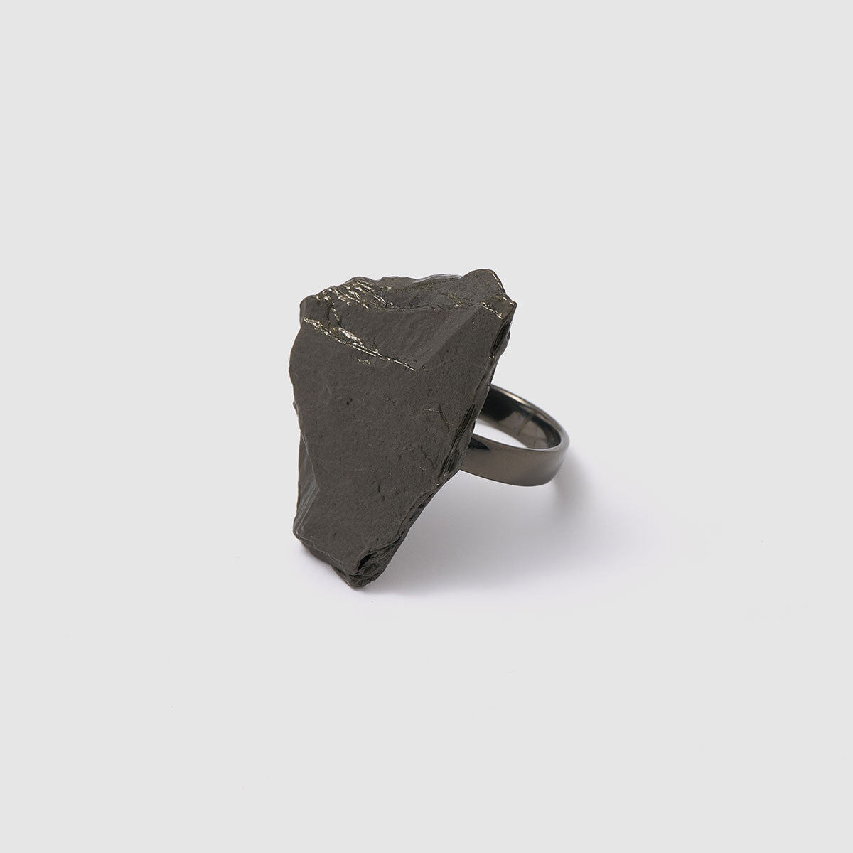 Raw Elegance, Striking sculptural ring crafted from bronze that embraces raw elegance with its unique form.