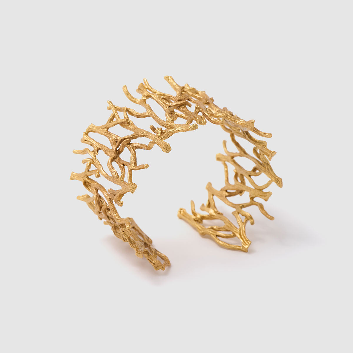 Enchanted Forest, A beautifully crafted bronze cuff bracelet that resembles intertwining branches, showcasing nature's organic beauty.


Available in silver, gold, and black finishes.