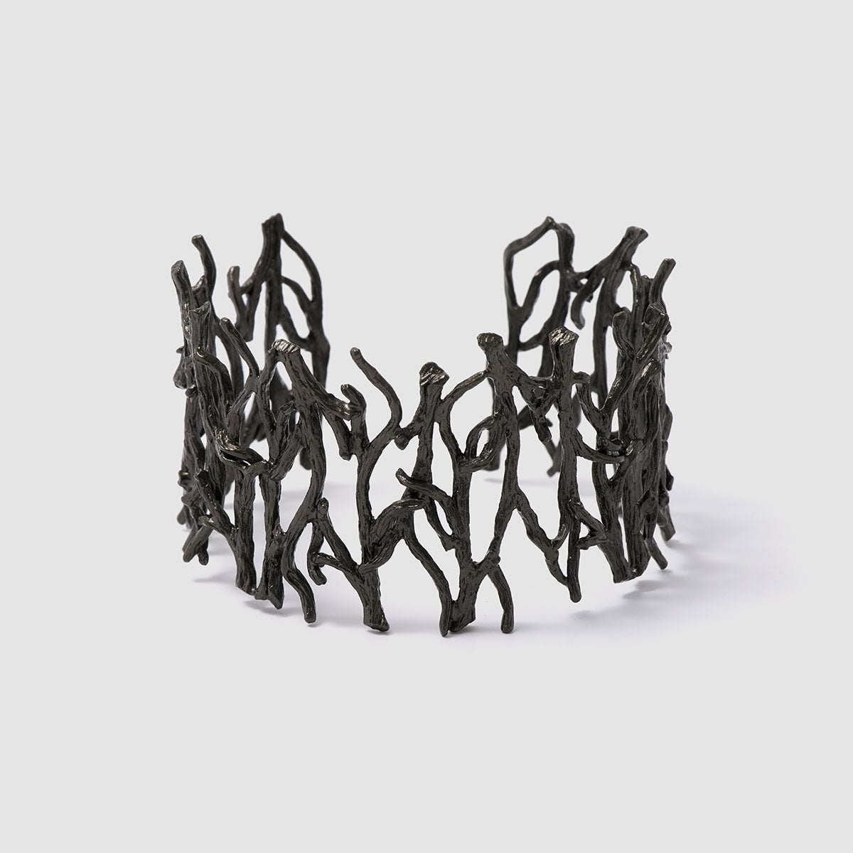 Enchanted Forest, A beautifully crafted bronze cuff bracelet that resembles intertwining branches, showcasing nature's organic beauty.


Available in silver, gold, and black finishes.