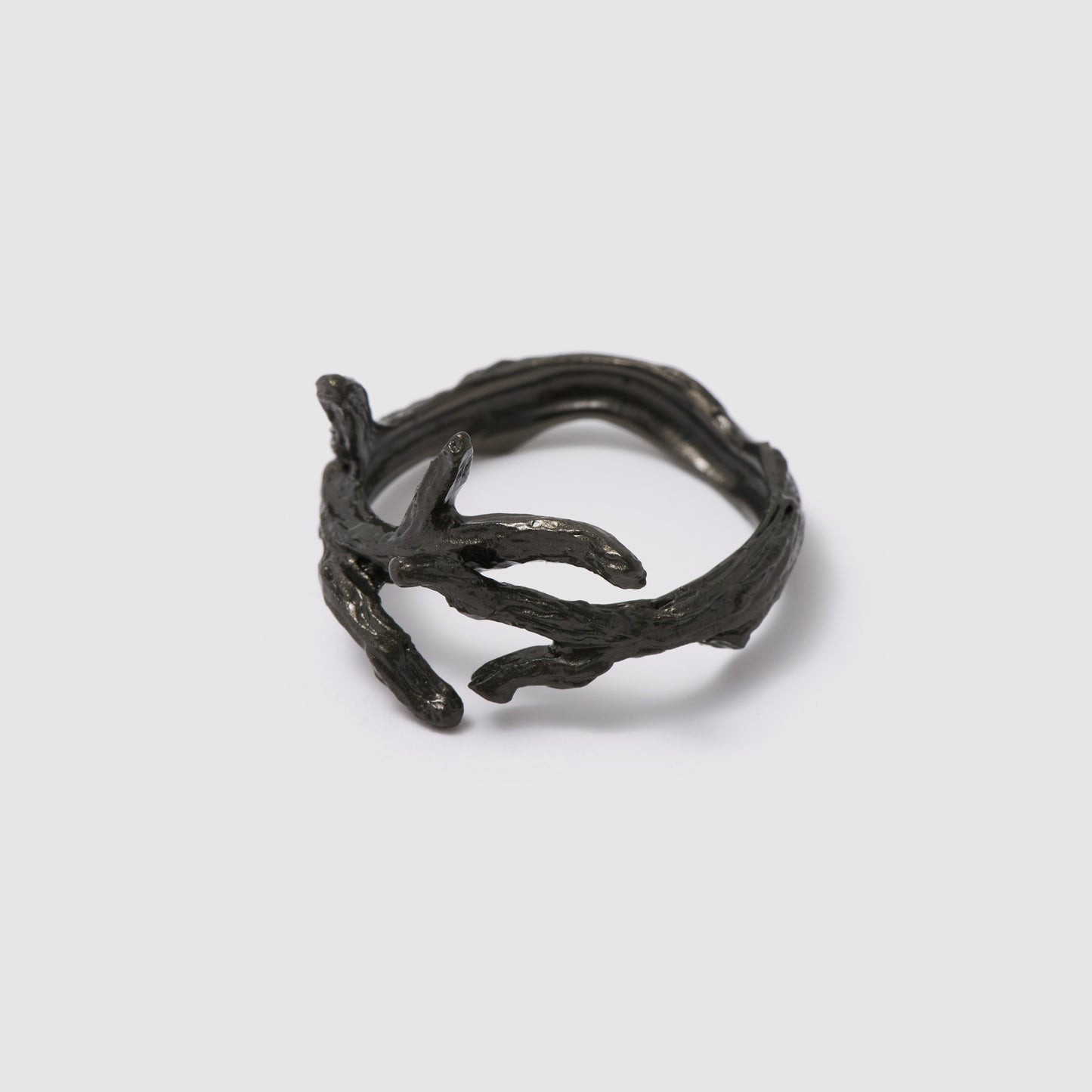 Enchanted Forest, This unique bronze band ring features a fluid design, mimicking the shape of natural twigs for a rustic yet elegant look.
Available in silver, gold, and black finishes.