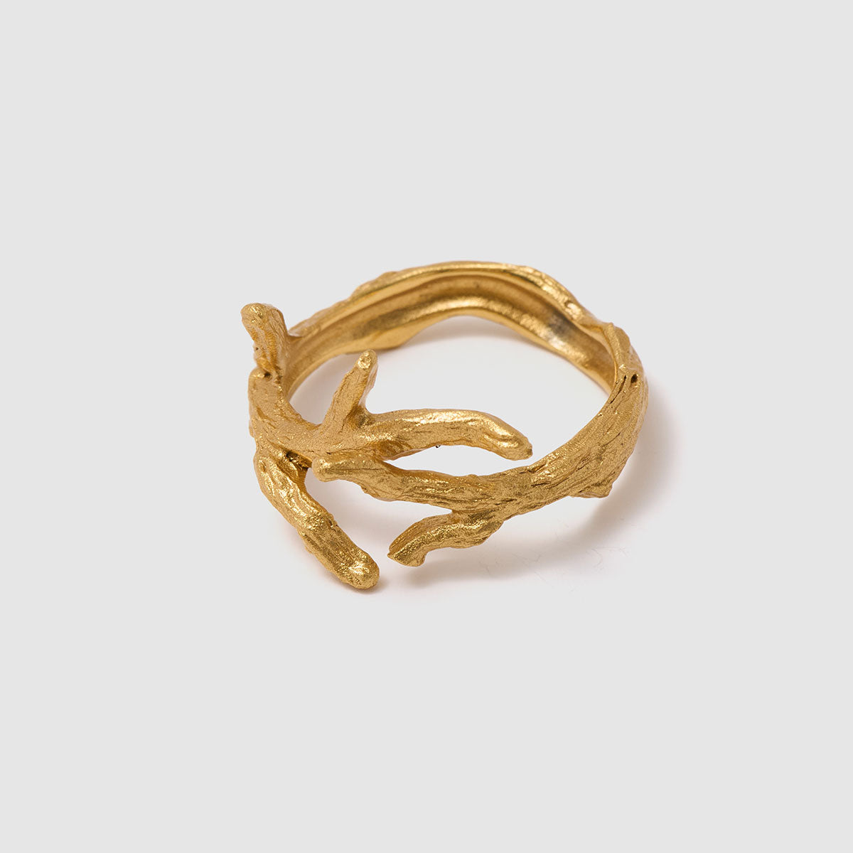 Enchanted Forest, This unique bronze band ring features a fluid design, mimicking the shape of natural twigs for a rustic yet elegant look.
Available in silver, gold, and black finishes.