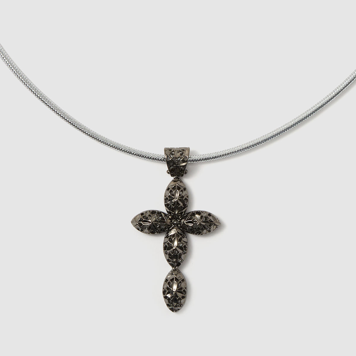 Crossroads of Time, A decorative cross pendant in black-tone bronze, featuring detailed artistry that merges modern style with spiritual significance.
Available in gold and black tones.