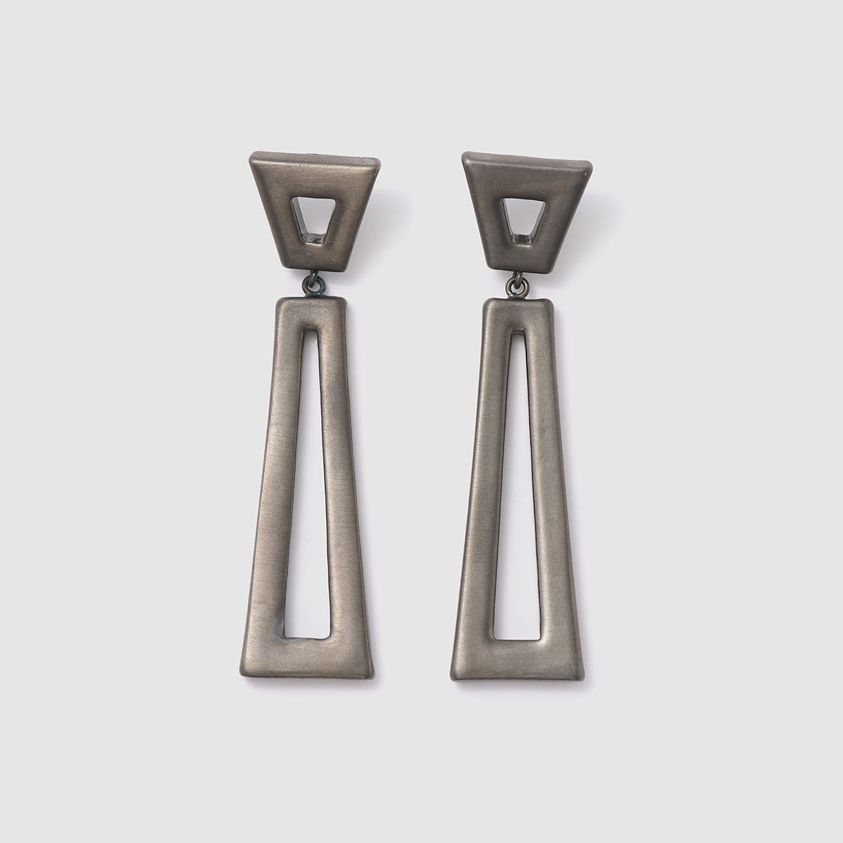 Urban Geometry, Bold geometric earrings in bronze that capture attention with their striking design and modern appeal.
Available in black, gold and silver tones.