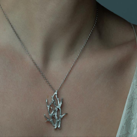 Enchanted Forest, A stunning pendant necklace showcasing a delicate botanical design, made from bronze to bring a touch of nature to your look.
Available in silver, gold, and black finishes.